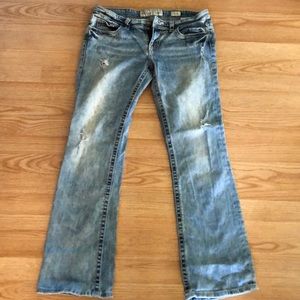 Women’s blue light wash jeans